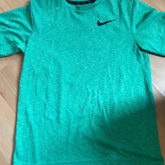 Boys Roots Sweater + Name Brand T-Shirts - Picture 5 of 8